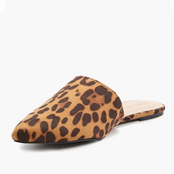 Carole Baskin's Vibe Leopard Pointed Flat Mules - Picture 6 of 8